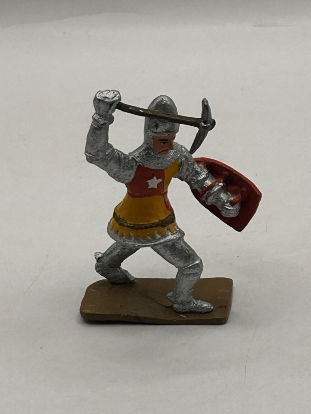 Tradition of London Metal 54mm Medieval Foot Knight Richard de Vere Toy Soldier
